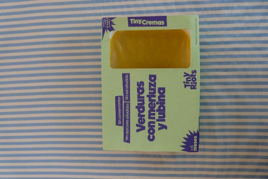 Crema de Tiny Riots dins del seu envàs